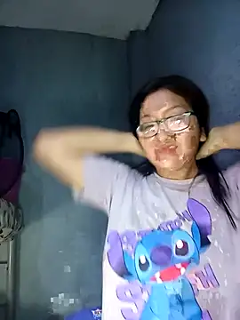 Snapshot of ladygmusic chatting on 10-27-25, 11:52 ladygmusic online show from 10-27-25, 11:52