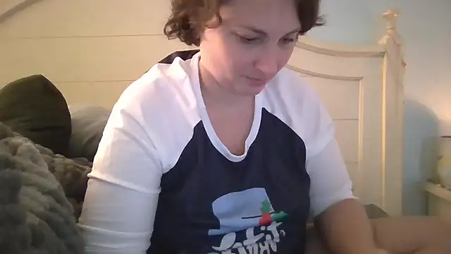 MilfyMrsRobinson online show from 12-14-25, 02:00