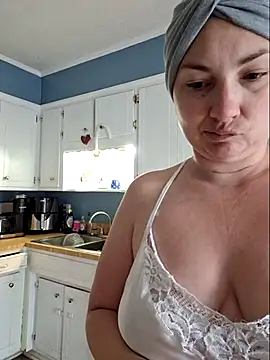 Snapshot of MilfyMrsRobinson chatting on 05-25-26, 01:06 MilfyMrsRobinson online show from 05-25-26, 01:06