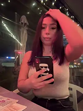 Snapshot of KimArts chatting on 12-19-24, 04:46 KimArts online show from 12-19-24, 04:46