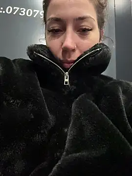 Snapshot of KimArts chatting on 11-06-25, 05:14 KimArts online show from 11-06-25, 05:14