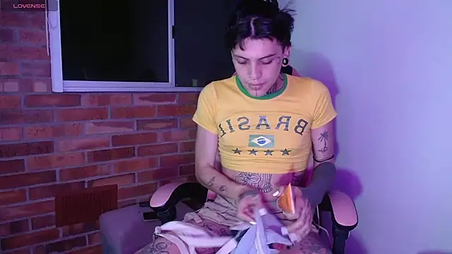 charlotbelucci  online show from 11-12-25, 09:21