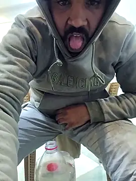 Snapshot of ListedLoin chatting on 03-20-25, 05:15 ListedLoin online show from 03-20-25, 05:15