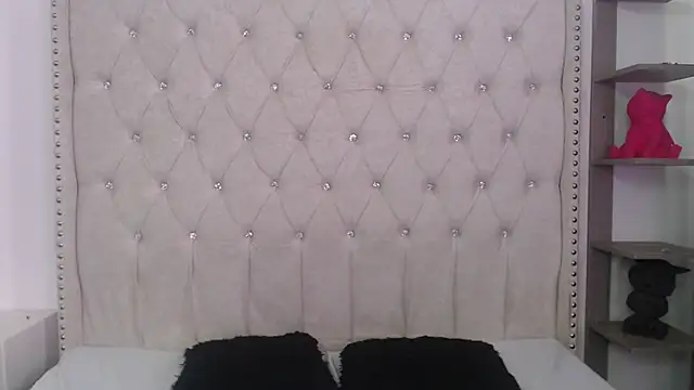 Abril Squirt online show from 02-25-26, 08:40