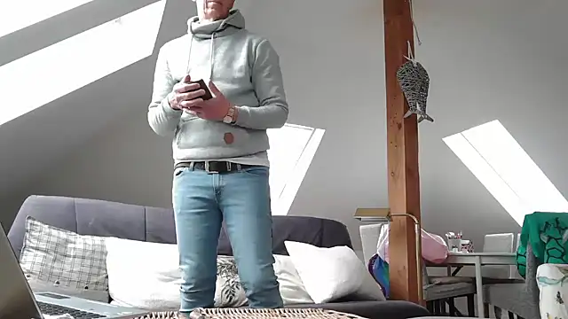 maxmueller321 online show from 04-01-26, 08:04