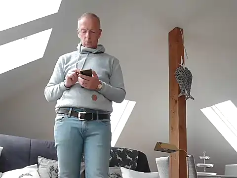 Snapshot of maxmueller321 chatting on 06-16-26, 12:30 maxmueller321 online show from 06-16-26, 12:30