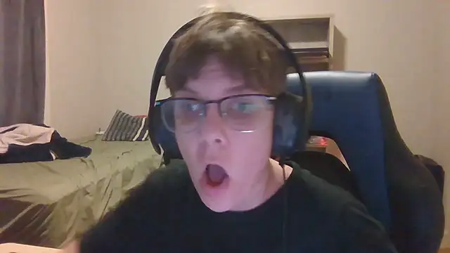 KaliSnow199623 online show from 10-23-25, 04:23