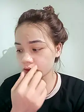 Ngoc-Trinh online show from 01-16-25, 05:11