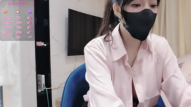 TuyetNhi2k6 online show from 01-17-25, 02:39