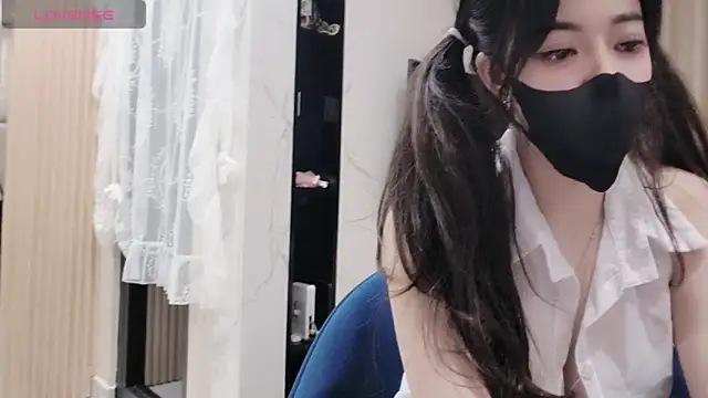 TuyetNhi2k6 online show from 01-17-25, 12:52