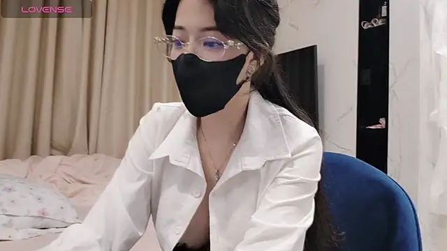 TuyetNhi2k6 online show from 01-24-25, 02:41