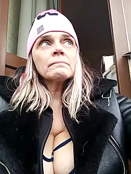 hugebobbs online show from 03-18-25, 02:26