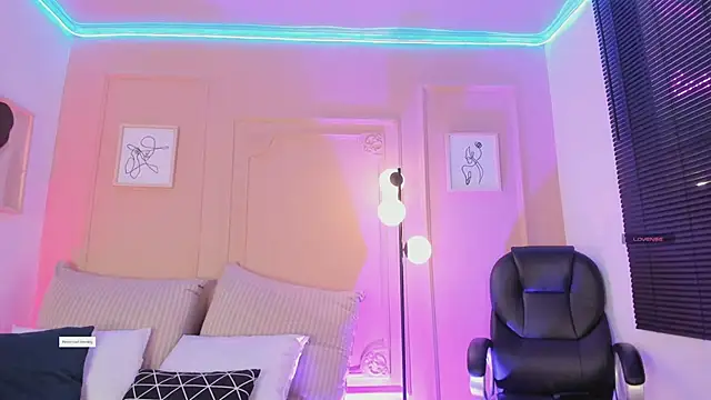 sofi bakerr online show from 04-21-26, 11:38