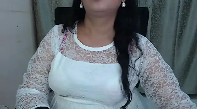 Snapshot of Inviting_Aanya chatting on 12-02-24, 04:42 Inviting Aanya online show from 12-02-24, 04:42