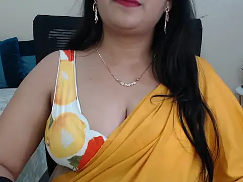 Snapshot of Inviting_Aanya chatting on 01-07-25, 04:05 Inviting Aanya online show from 01-07-25, 04:05