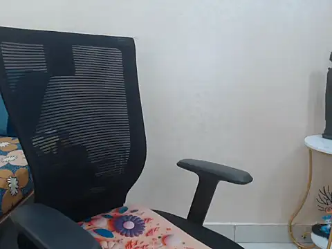 Snapshot of Inviting_Aanya chatting on 02-03-25, 04:35 Inviting Aanya online show from 02-03-25, 04:35