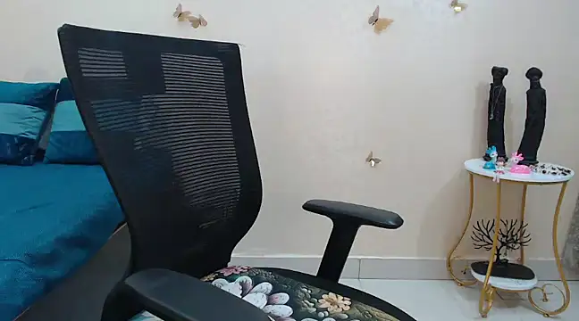 Snapshot of Inviting_Aanya chatting on 03-01-25, 12:45 Inviting Aanya online show from 03-01-25, 12:45