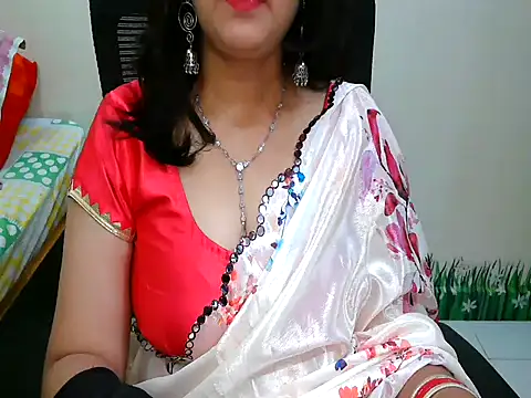 Snapshot of Inviting_Aanya chatting on 10-18-25, 04:04 Inviting Aanya online show from 10-18-25, 04:04