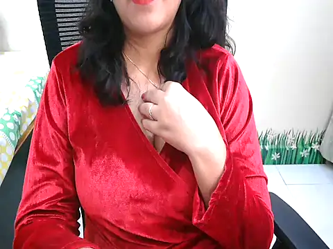 Snapshot of Inviting_Aanya chatting on 11-08-25, 05:45 Inviting Aanya online show from 11-08-25, 05:45