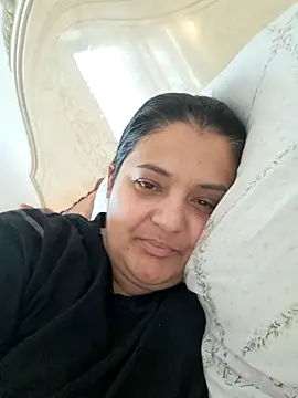 sarahhh1987 online show from 02-10-26, 06:39