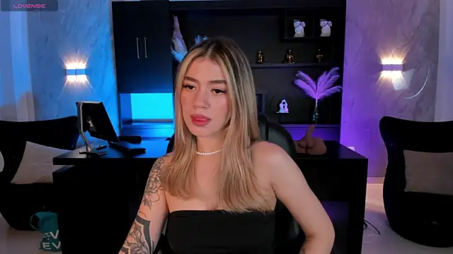 ViolettHansson online show from 11-25-25, 07:14