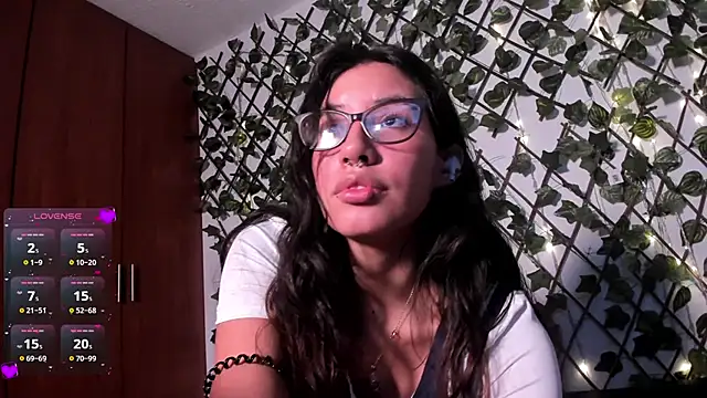 CoralineSanchez online show from 03-01-25, 03:32
