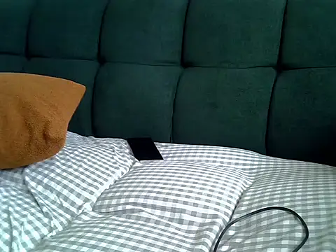 NATASHA LUCKY online show from 04-21-26, 07:47