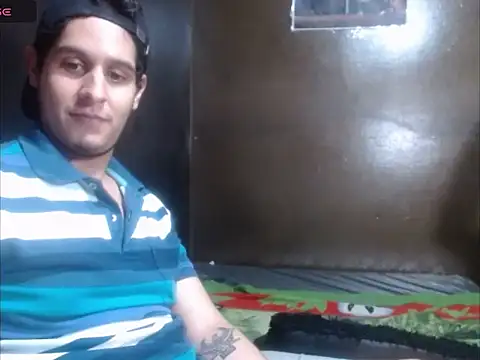 Snapshot of blackwolf_whitebee chatting on 10-24-25, 03:58 blackwolf whitebee online show from 10-24-25, 03:58