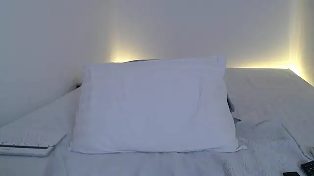 Snapshot of __Meow chatting on 12-22-24, 06:28   Meow online show from 12-22-24, 06:28