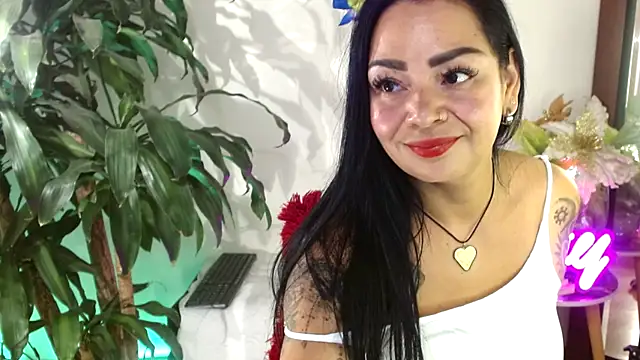 Snapshot of Ginna--mia chatting on 02-11-25, 11:22 Ginna--mia online show from 02-11-25, 11:22