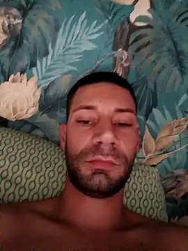 Snapshot of litleboy92 chatting on 10-16-25, 04:08 litleboy92 online show from 10-16-25, 04:08