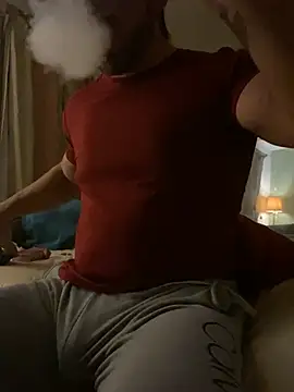 Snapshot of FumesClouds chatting on 12-28-24, 06:06 FumesClouds online show from 12-28-24, 06:06