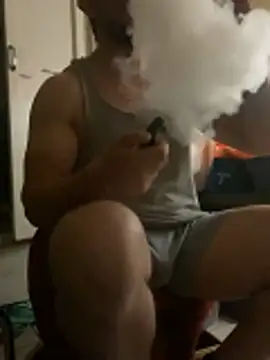 Snapshot of FumesClouds chatting on 11-03-25, 12:39 FumesClouds online show from 11-03-25, 12:39