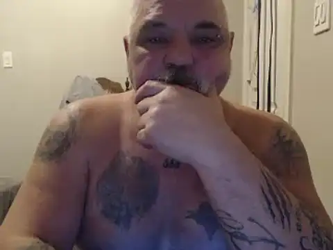 Newfiesausage1972 online show from 02-04-25, 01:27