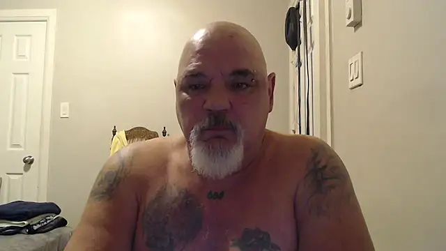 Newfiesausage1972 online show from 02-06-25, 10:04