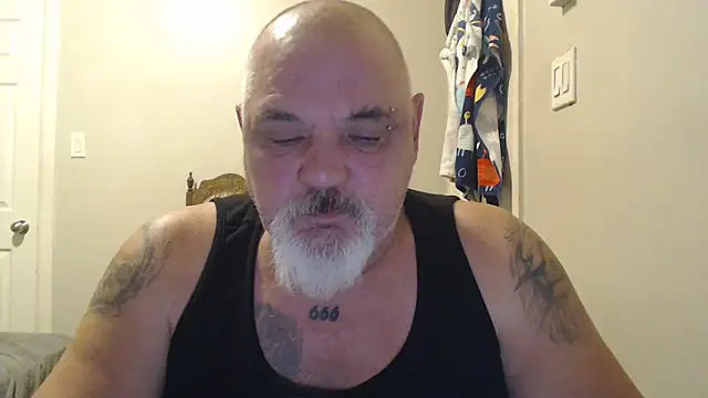 Newfiesausage1972 online show from 02-16-25, 10:43