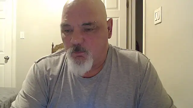 Newfiesausage1972 online show from 02-25-25, 10:58