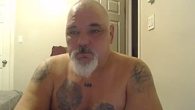 Newfiesausage1972 online show from 03-12-25, 09:44