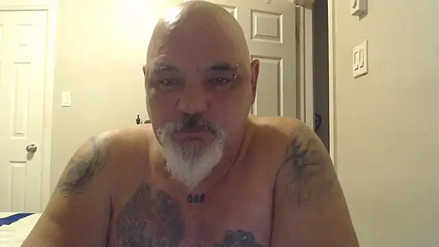 Newfiesausage1972 online show from 03-16-25, 11:36