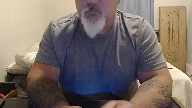 Newfiesausage1972 online show from 09-08-25, 02:49