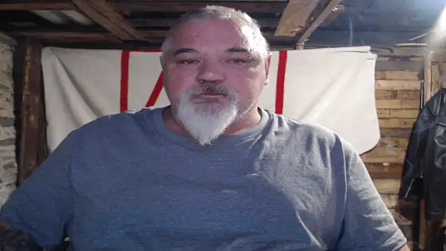 Newfiesausage1972 online show from 11-17-25, 12:33