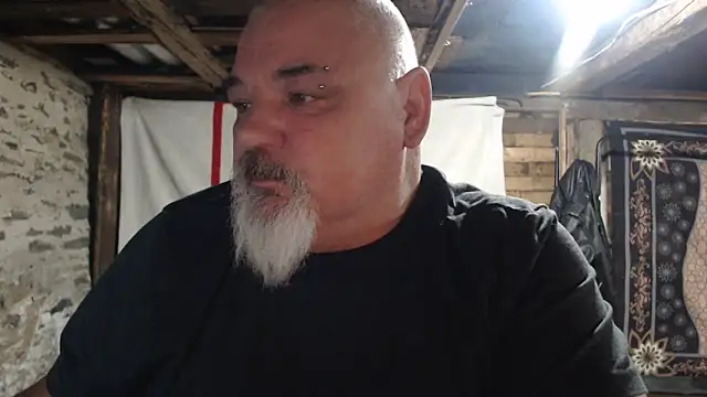 Newfiesausage1972 online show from 12-01-25, 10:09