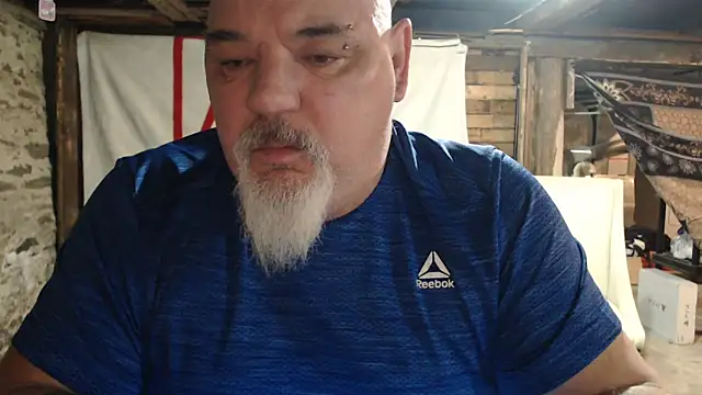 Newfiesausage1972 online show from 02-20-26, 06:59