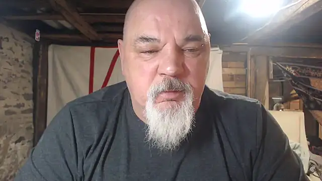 Newfiesausage1972 online show from 03-02-26, 07:09