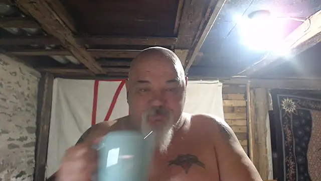 Newfiesausage1972 online show from 04-29-26, 08:40