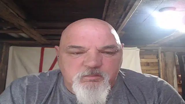 Newfiesausage1972 online show from 04-29-26, 09:10
