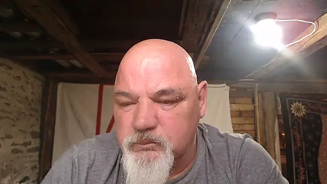 Newfiesausage1972 online show from 04-30-26, 10:36
