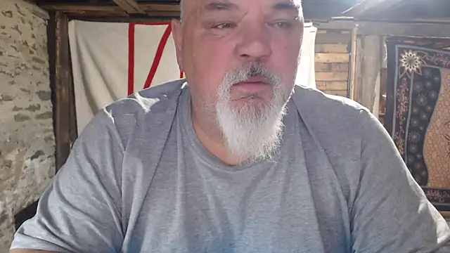 Newfiesausage1972 online show from 05-13-26, 11:18