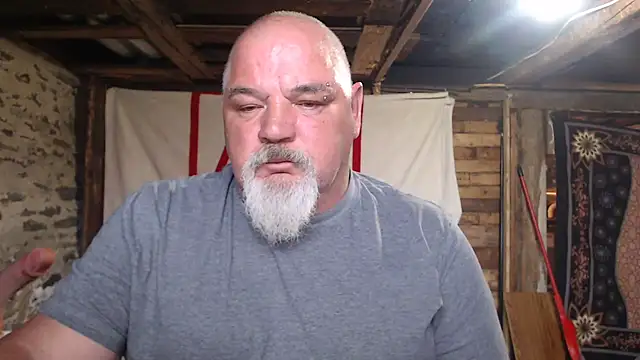 Newfiesausage1972 online show from 05-19-26, 12:33