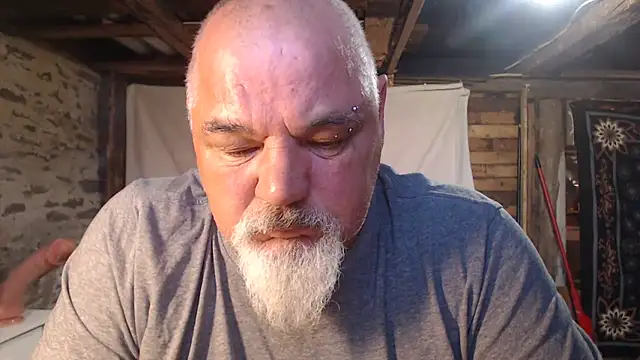 Newfiesausage1972 online show from 05-21-26, 03:41